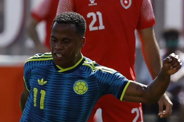 Arias brilha com dois gols, Colômbia vence Jordânia e ganha embalo para a Copa