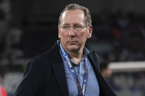John Textor bate o pé: “Só saio do Botafogo arrastado”