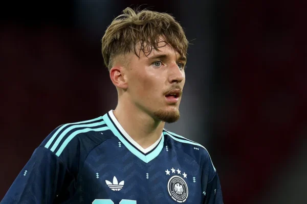 Joia do Bayern fora da Copa: Lennart Karl dá lugar a Ouédraogo na Alemanha