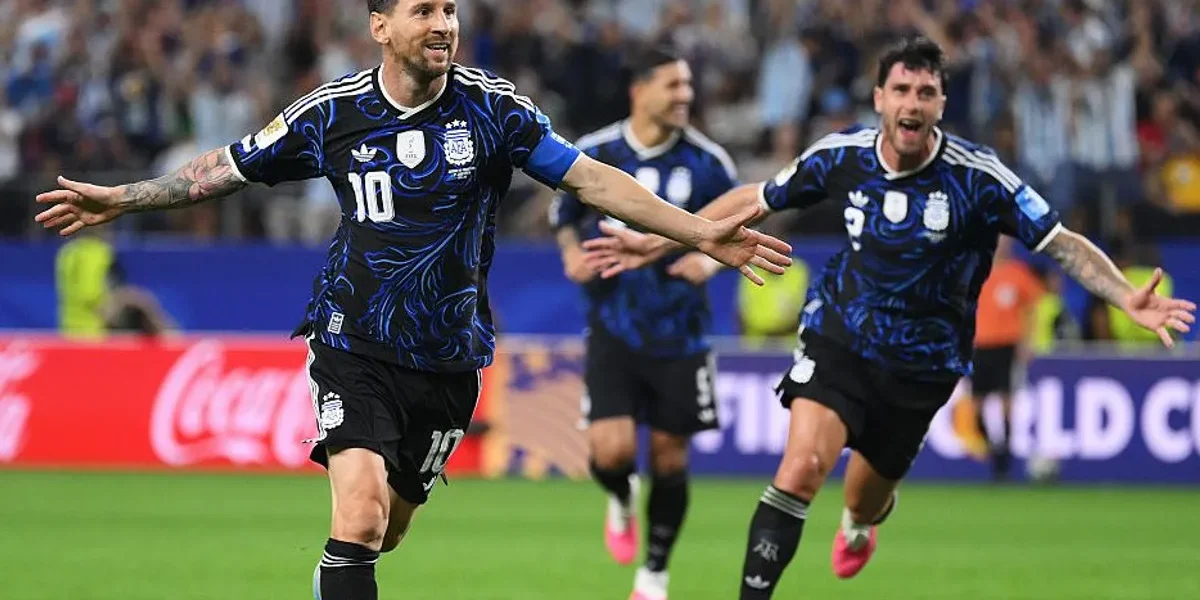 Messi entra no 2º tempo, faz golaço de falta e quebra recorde histórico na Copa