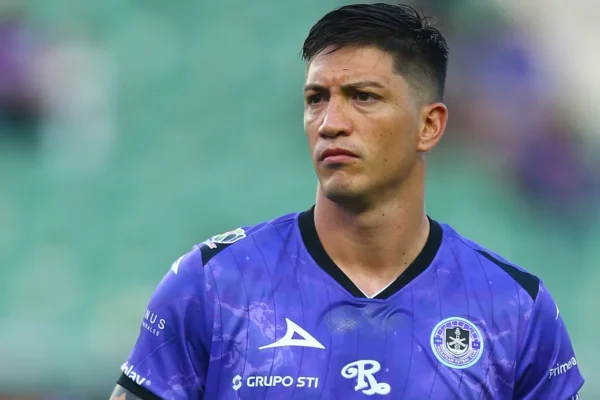 Vasco mira zagueiro argentino de graça; entenda a estratégia