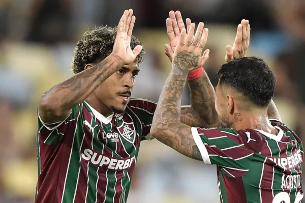 Dupla de ouro: John Kennedy e Lucho Acosta dominam ataque do Fluminense antes da pausa
