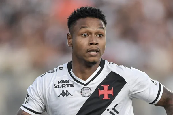 Matheus França deixa o Vasco e volta à Europa após desempenho abaixo do esperado