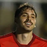 Maurício rouba a cena e é ovacionado em goleada do Paraguai