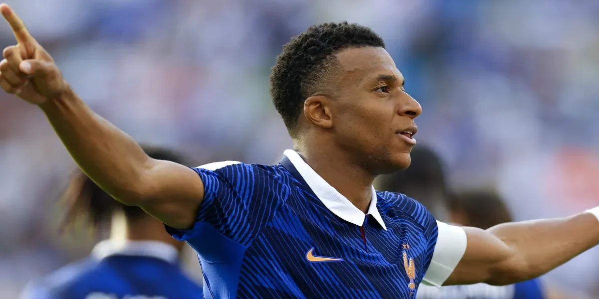 Mbappé brilha, França goleia e ele se aproxima de Messi na artilharia da Copa