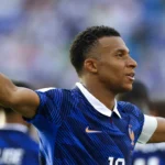 Mbappé brilha, França goleia e ele se aproxima de Messi na artilharia da Copa