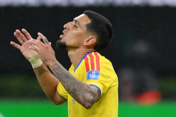 Gol anulado por milímetros: Muñoz vira herói da Colômbia contra RD Congo
