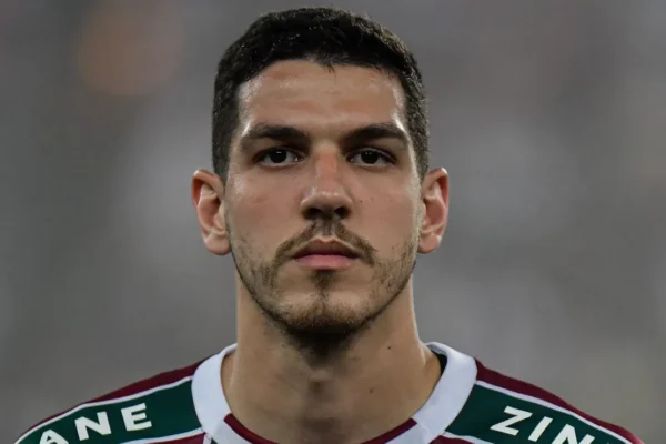 Fluminense foca em zagueiro e Nino é alvo para julho
