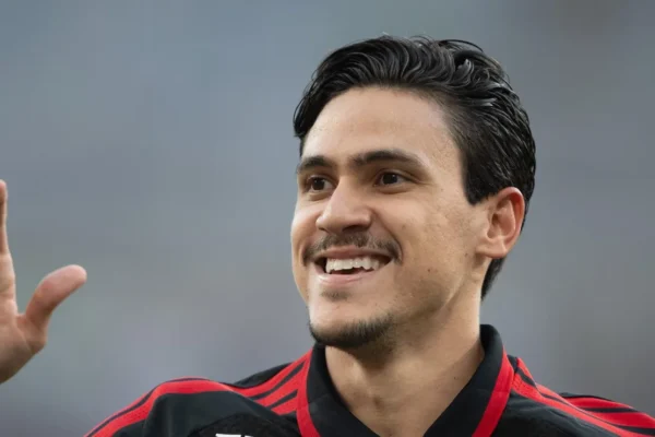 Pedro na mira de clubes do Catar e Turquia, mas Flamengo planeja renovação até 2030