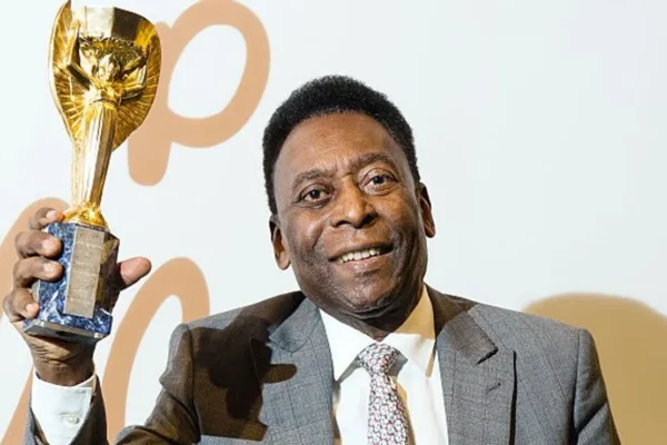 Azteca abre Copa de 2026 com tributo a Pelé e à Seleção de 70