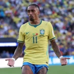 Raphinha acelera recuperação e pode voltar nas oitavas da Copa