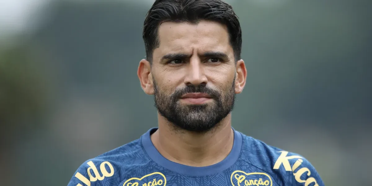 Santos acelera saídas de Rincón e Zé Rafael para abrir espaço no elenco