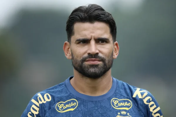 Santos acelera saídas de Rincón e Zé Rafael para abrir espaço no elenco