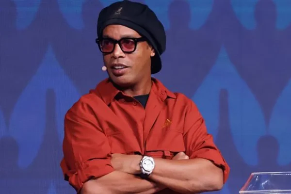Ronaldinho Gaúcho exalta Messi após argentino se tornar maior artilheiro das Copas