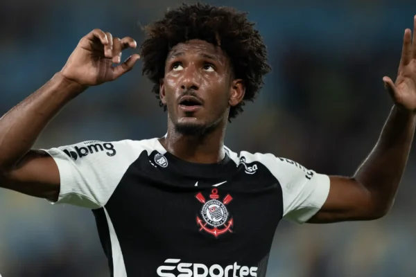 Talles Magno exalta torcida do Corinthians: ‘Surreal e diferente de tudo’