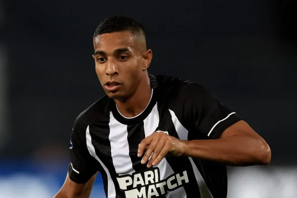 São Paulo oficializa proposta por Victor Sá, ex-Botafogo, com aval de Dorival