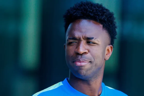 CBF aciona Fifa por gol anulado de Vini Jr. contra a Escócia