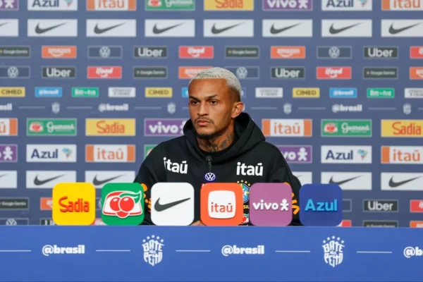 Lesão tira Wesley da Copa; Ancelotti chama Éderson