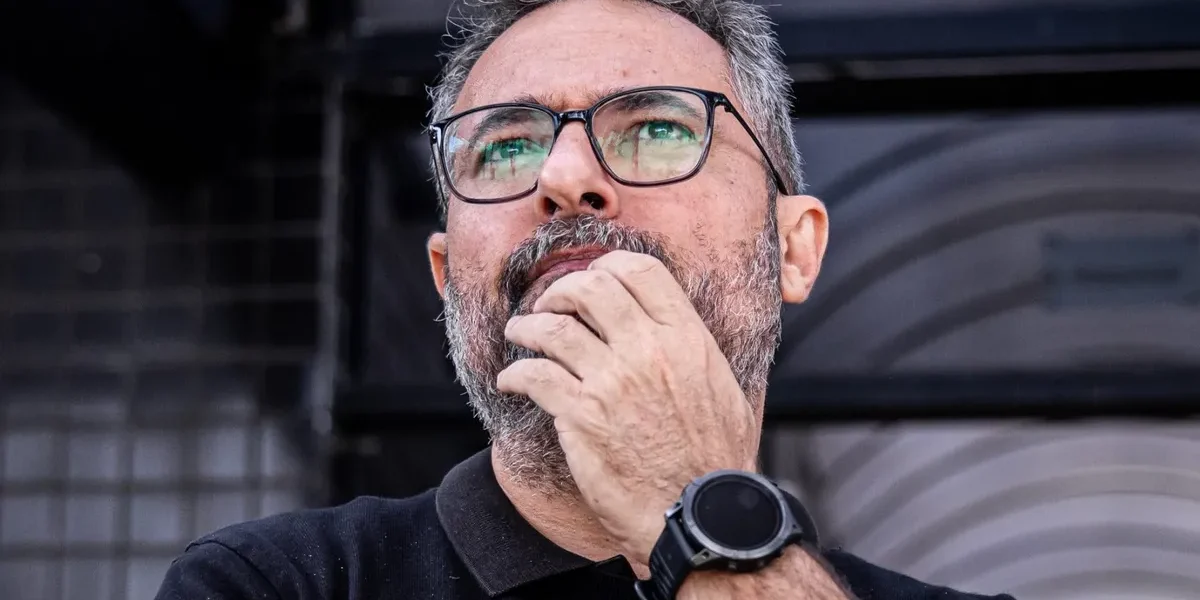 Santos mira reforços e de olho em jogadores do Flamengo para segundo semestre