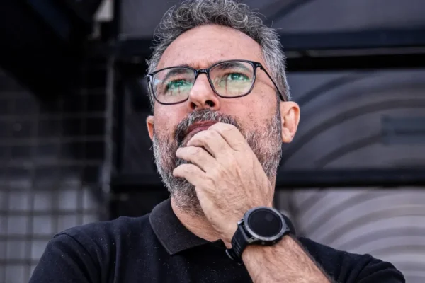 Santos mira reforços e de olho em jogadores do Flamengo para segundo semestre