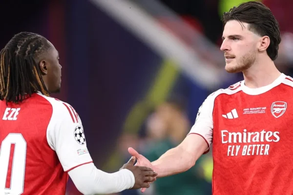 Inglaterra ganha reforço de peso: quarteto do Arsenal chega aos EUA para a Copa