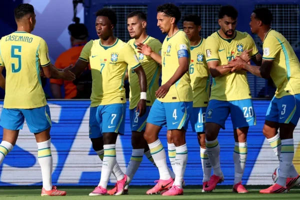 Ancelotti erra e Vini Jr salva: Brasil empata com Marrocos na estreia