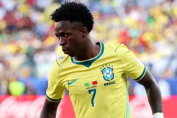 Vini Jr voa, Casemiro anda: os números da estreia do Brasil