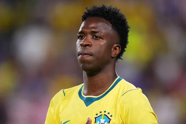 Flamengo de olho: Vini Jr brilha na Copa e iguala feito de Ronaldinho