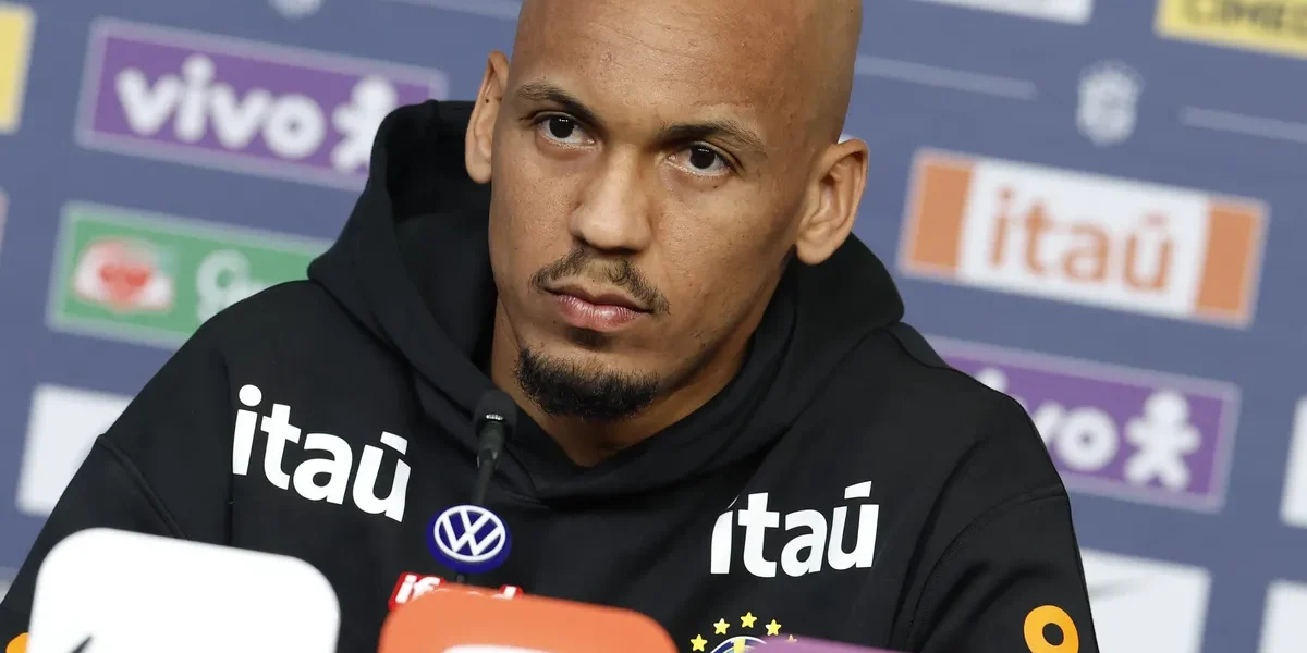Fabinho rasga elogios a Ancelotti e revela clima leve na Seleção