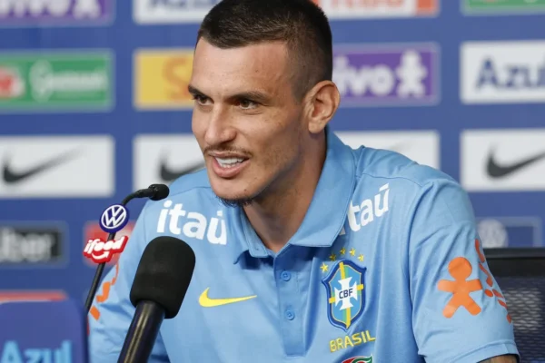 Ibáñez segue blindado por Ancelotti após falhas contra Marrocos