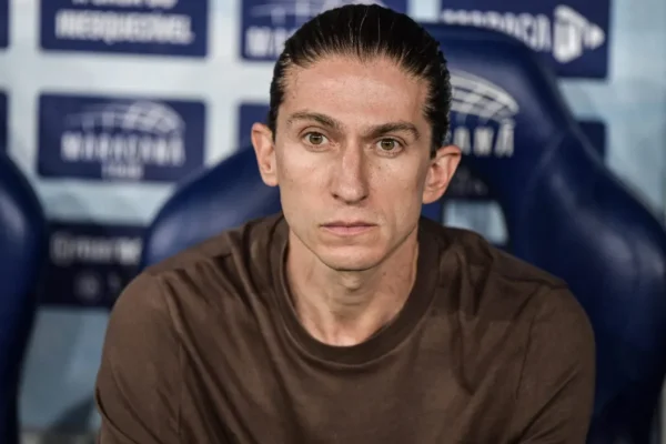 Filipe Luís na França? Multa de R$ 150 mil por jogo pode pesar no Monaco