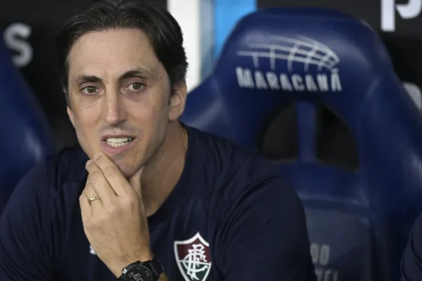 Estratégia defensiva precoce custa vitória ao Fluminense contra o Cruzeiro