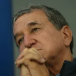 Parreira respira sem aparelhos e mostra melhora na UTI, confirma hospital