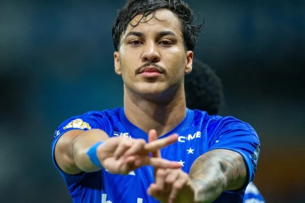 Flamengo e Cruzeiro negam troca de Luiz Araújo por Kaio Jorge