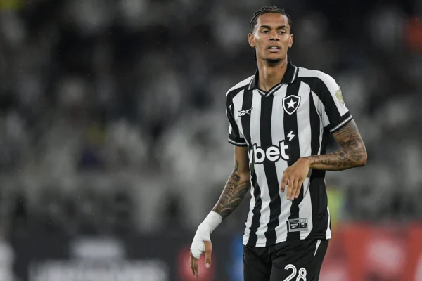 São Paulo acelera por Newton, mas negociação depende do Botafogo