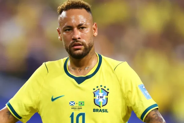 Ancelotti surpreende e cogita Neymar como falso 9 na Seleção