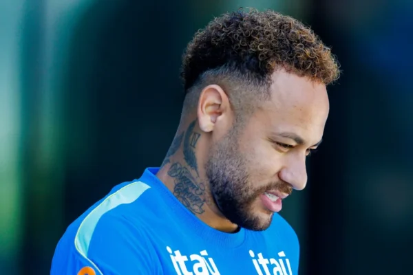 Neymar evolui e comissão planeja até 20 minutos contra a Escócia