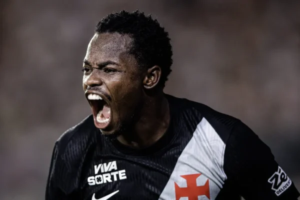 Palmeiras mira Andrés Gómez e oferece Khellven em troca com Vasco