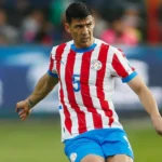 Balbuena ganha minutos e mostra serviço em amistoso do Paraguai
