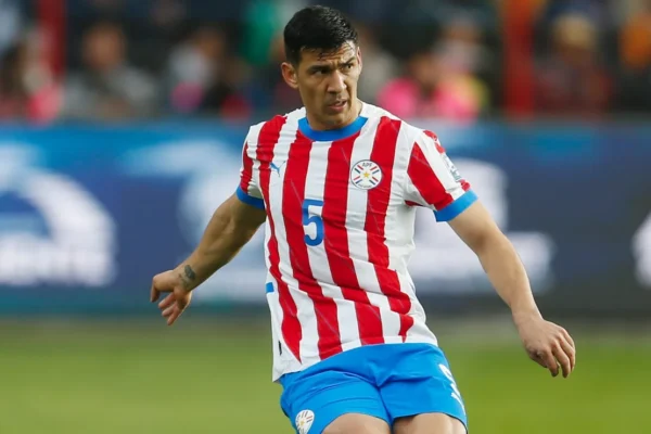 Balbuena ganha minutos e mostra serviço em amistoso do Paraguai
