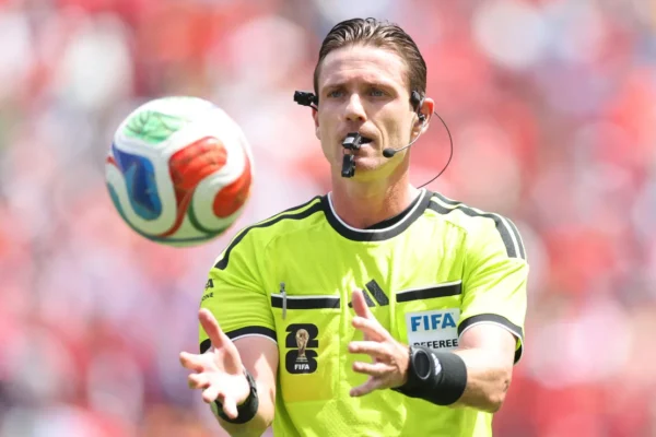Árbitro brasileiro Ramon Abatti Abel apitará Suíça x Canadá na Copa