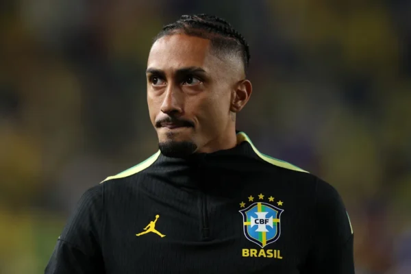 Barcelona teme volta precoce de Raphinha após lesão na seleção