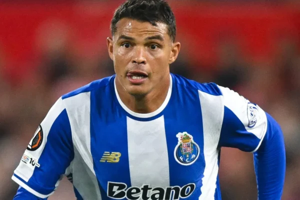 Thiago Silva diz não ao Fluminense e descarta volta ao Brasil