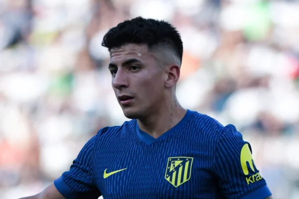 Flamengo mira Thiago Almada, mas europeus e desejo do jogador travam negócio