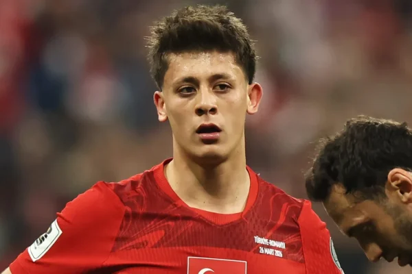 Arda Güler revela que Alex de Souza, ídolo do Cruzeiro, é sua inspiração na Copa 2026