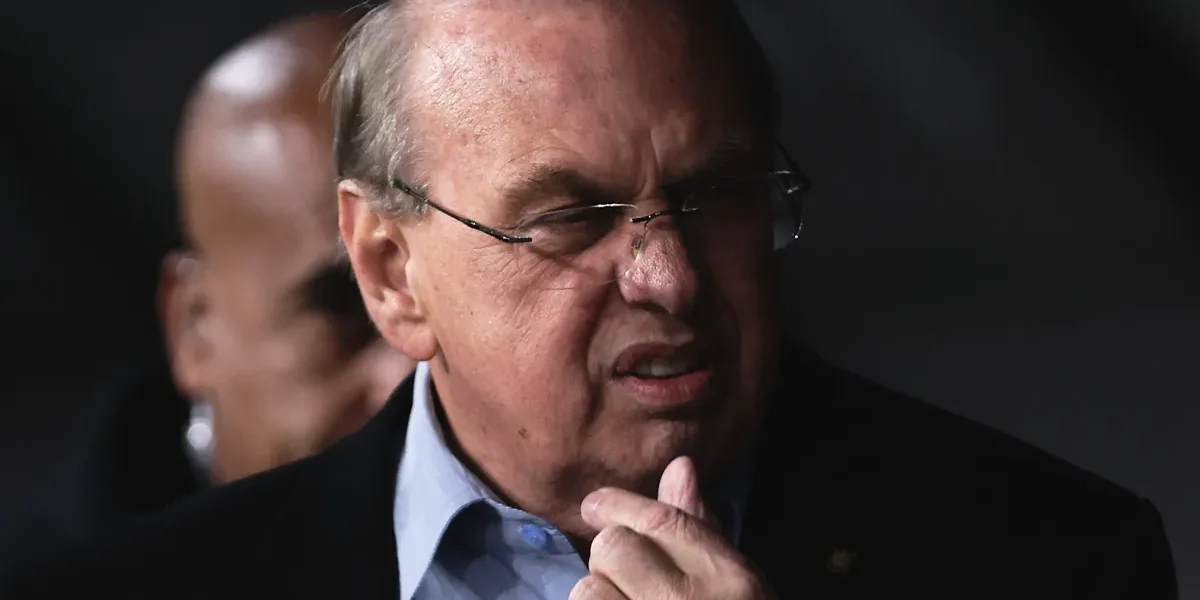 Caixa quebrado: Stabile convoca reunião com elenco após atraso de direitos de imagem no Corinthians