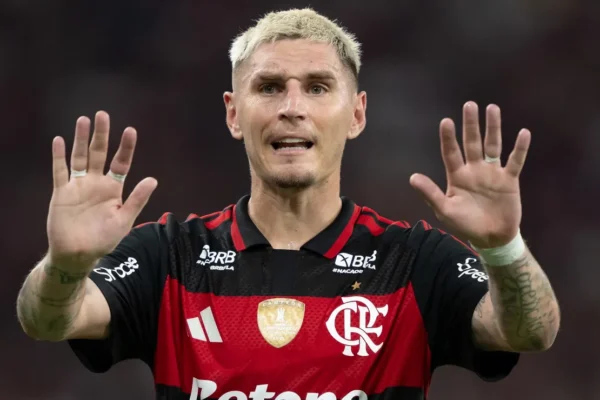 Varela detona postura do Flamengo após empate: ‘Não é sobre resultado’