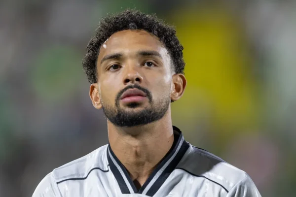 Vitinho, do Botafogo, respeita Ancelotti e mira vaga na Seleção em 2030