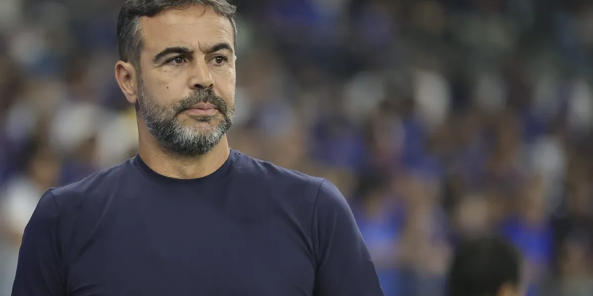 Artur Jorge freia euforia: ‘Cruzeiro não está de torneira aberta para gastar’