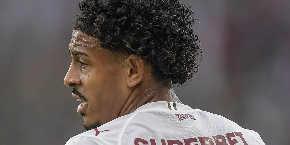 Lazio oferece 8 milhões de euros por John Kennedy; Fluminense avalia